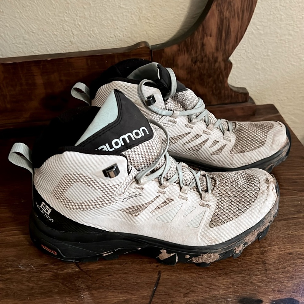 Women’s Salomon Hiking Boots size 7